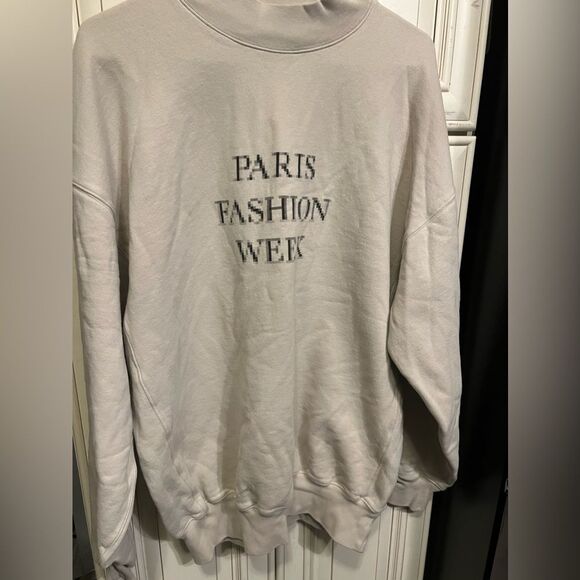 BALENCIAGA
Women's Balenciaga Paris Fashion Week Oversize Sweatshirt Sz S - Picture 2 of 14